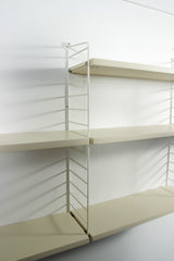 Boekenplank Nisse Strinning