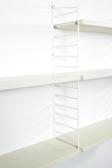 Boekenplank Nisse Strinning