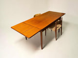 Vintage Designs uitschuifbare Pastoe eettafel van Cees Braakman in warm teakhout, jaren '60 designklassieker.