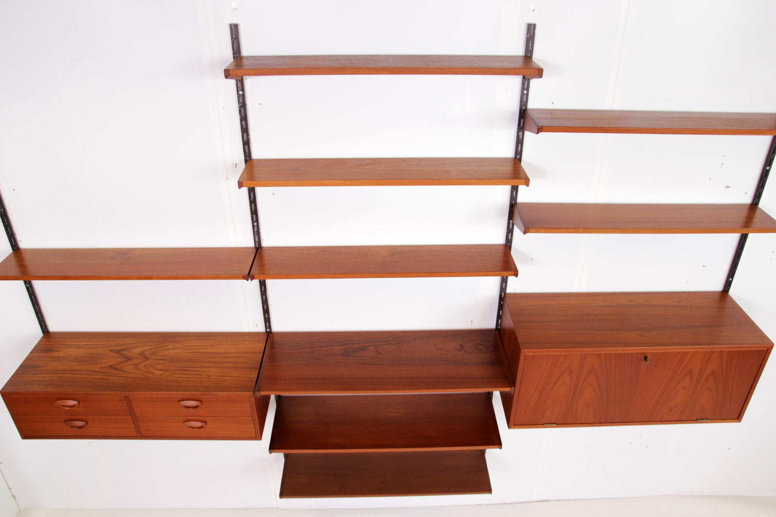 Wandsysteem Kai Kristiansen – Vintage Designs