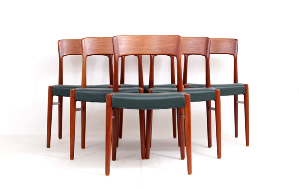 Set of 6 Dining room chairs by Henning Kjaernulf