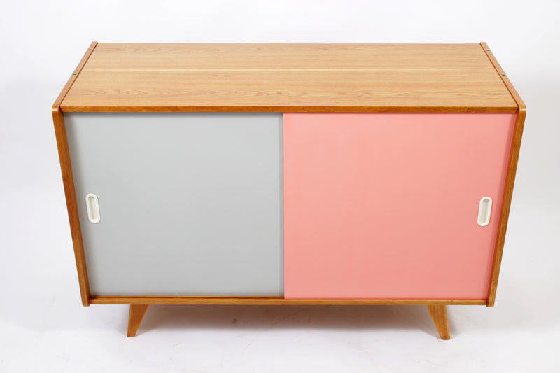 Dressoir Jiri Jiroutek
